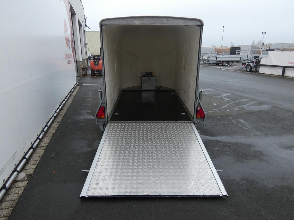 Easyline Gesloten aanhangwagen enkelas 300x151x170cm 1300kg